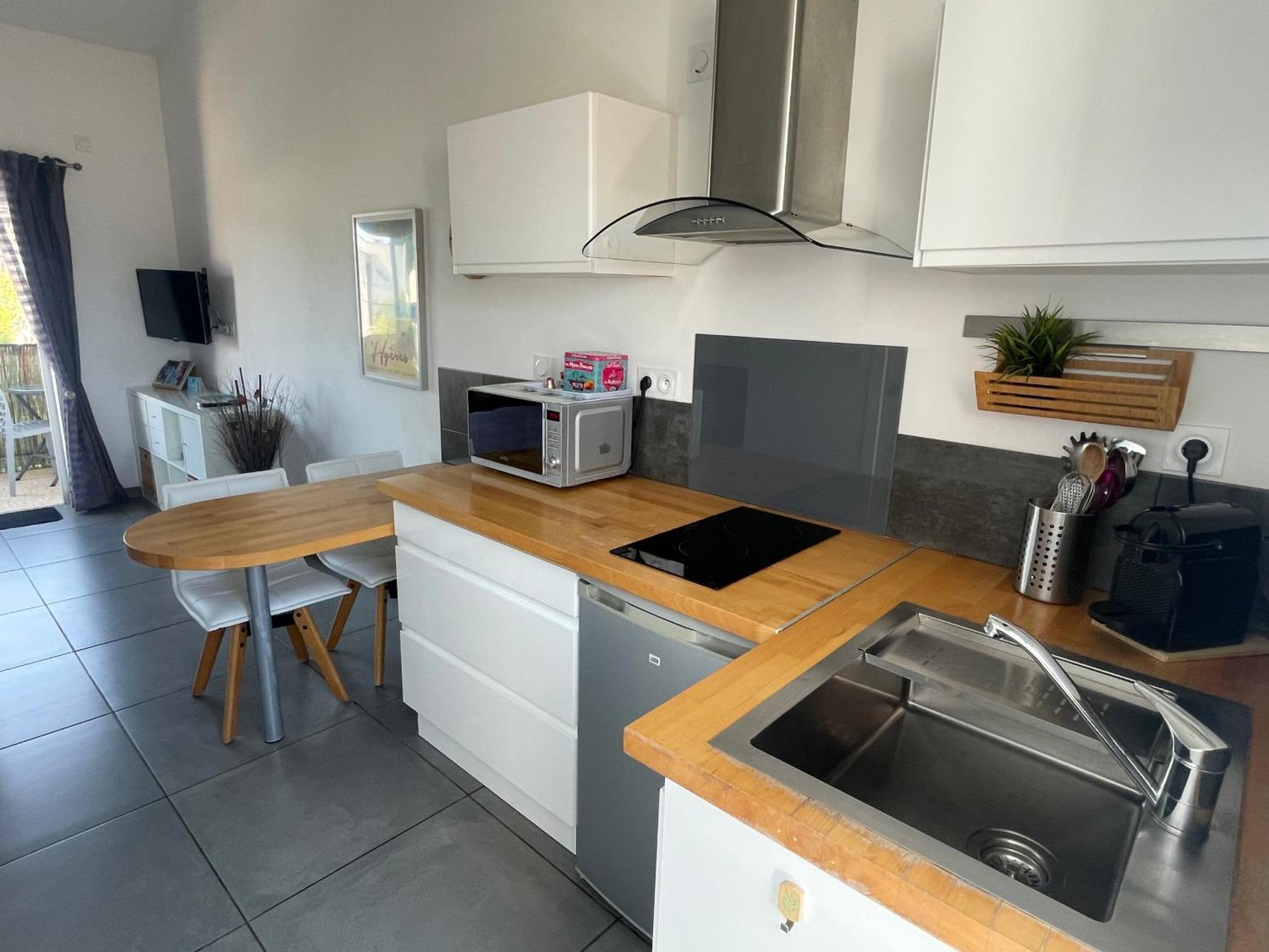 A 400 M Confort Terrasse Clim Parking Apartment Hyeres