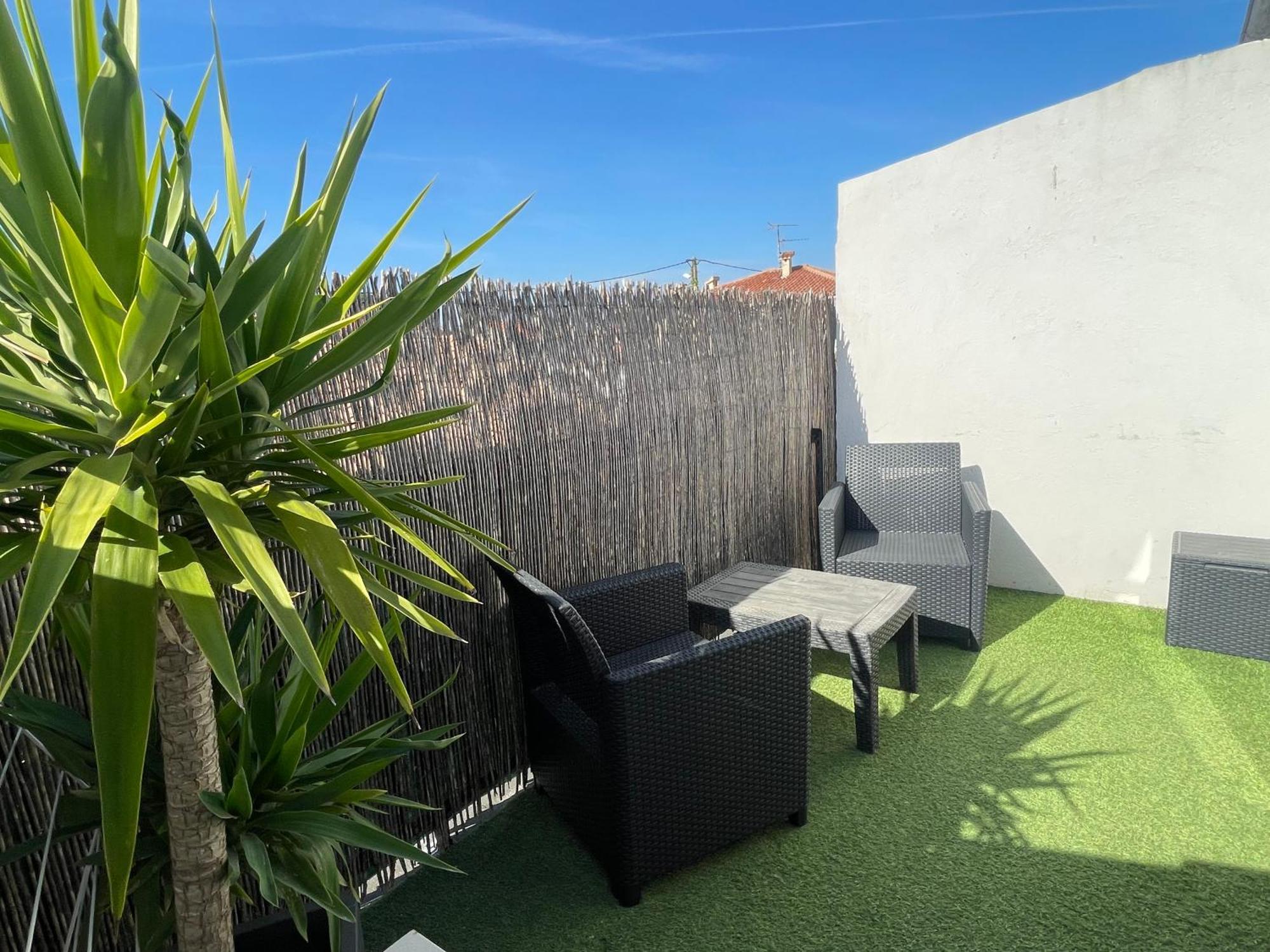 A 400 M Confort Terrasse Clim Parking Apartment *